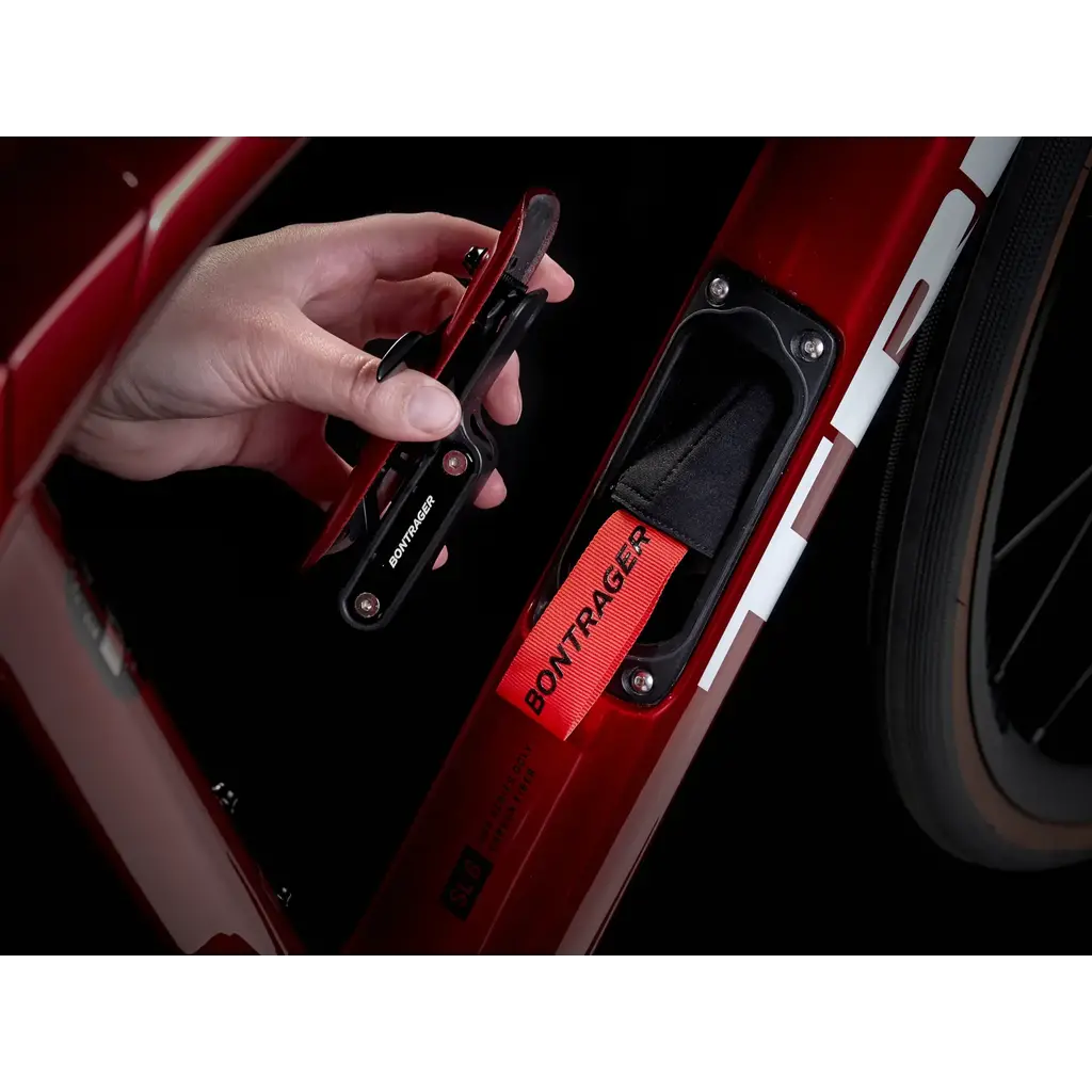 Trek Domane SL 6 AXS Gen 4 Crimson 4 Trek Domane SL 6 AXS Gen 4 Crimson - Image 4