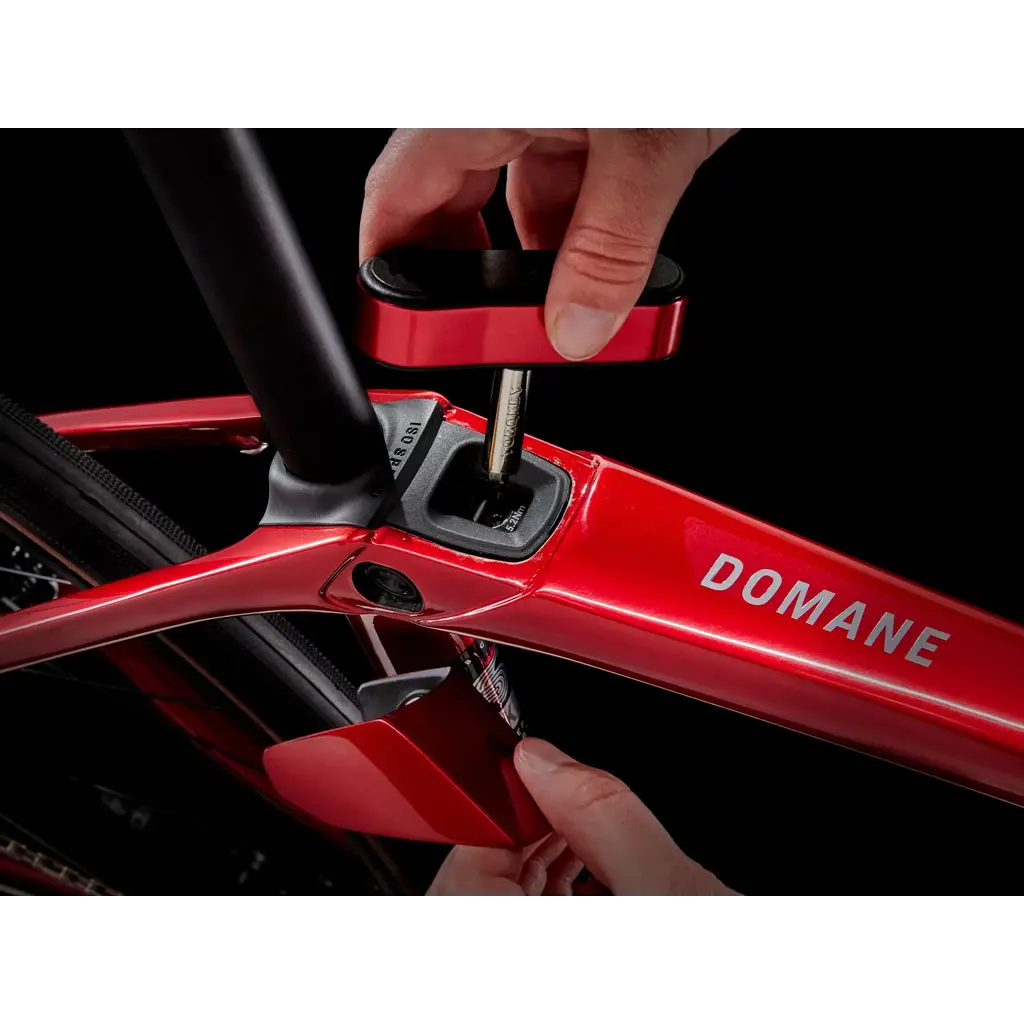 Trek Domane SL 6 AXS Gen 4 Crimson 5 Trek Domane SL 6 AXS Gen 4 Crimson - Image 5